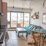 Bright Flat For Families And Groups Of Friends