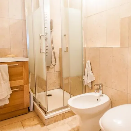 Bright Flat For Families And Groups Of Friends Parigi